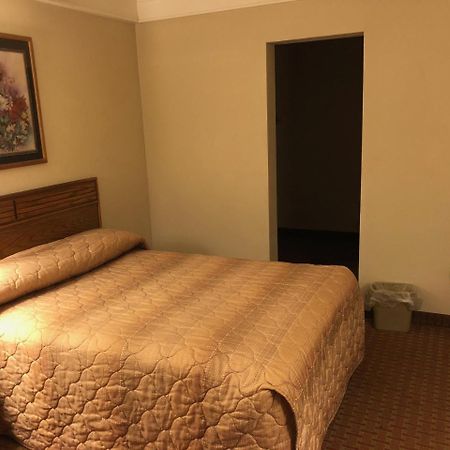 Relax Inn Ръстън Екстериор снимка