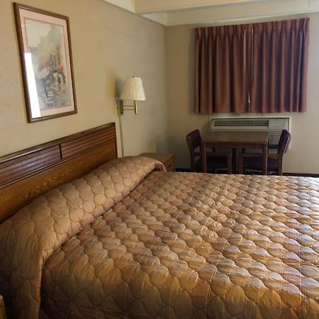 Relax Inn Ръстън Екстериор снимка